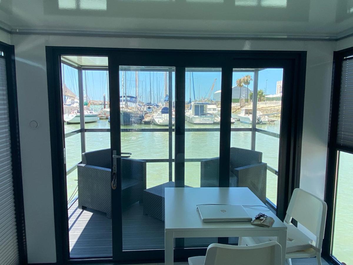 ホテル Houseboat Cadiz El Puerto - Casa Flotante エル・プエルト・デ・サンタ・マリア エクステリア 写真